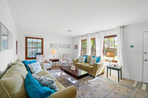 Little Beach House, Single Family Home, Sleeps 8, Free Activities Included!